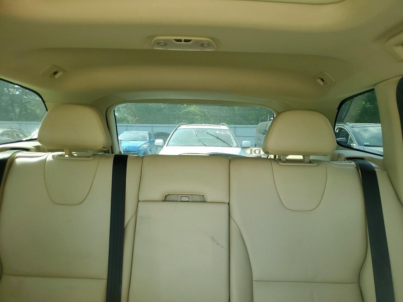2015 VOLVO XC60 Premier+ (non R design)