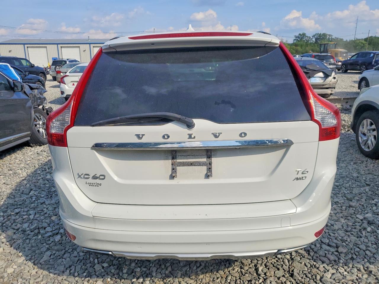 2015 VOLVO XC60 Premier+ (non R design)