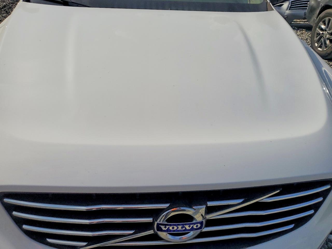 2015 VOLVO XC60 Premier+ (non R design)