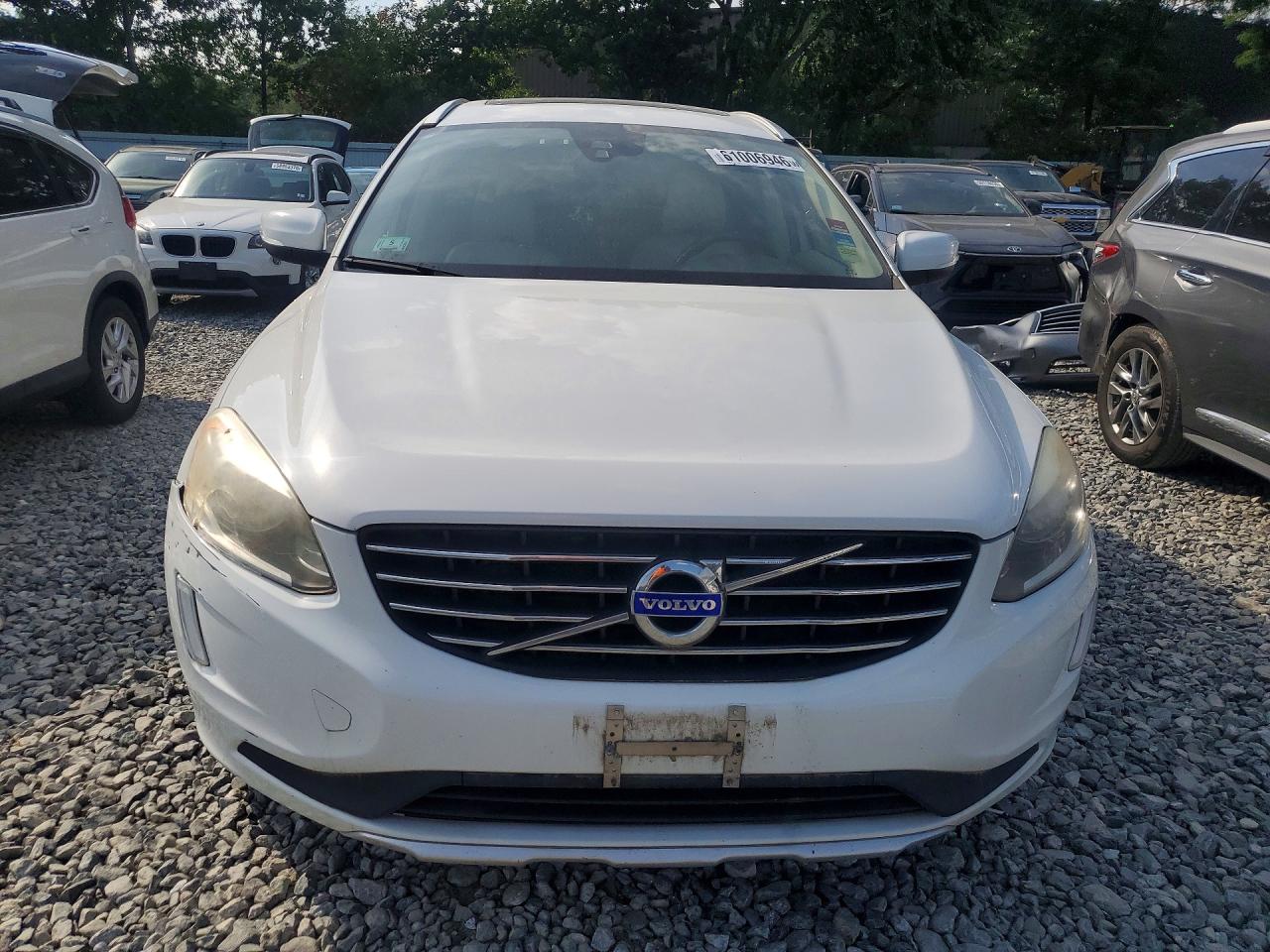 2015 VOLVO XC60 Premier+ (non R design)