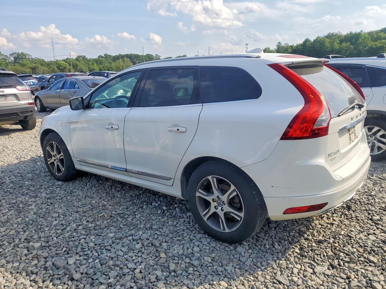 2015 VOLVO XC60 Premier+ (non R design)