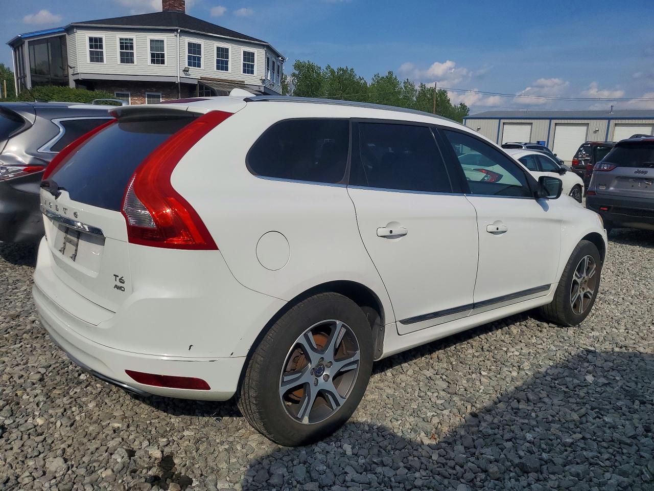 2015 VOLVO XC60 Premier+ (non R design)