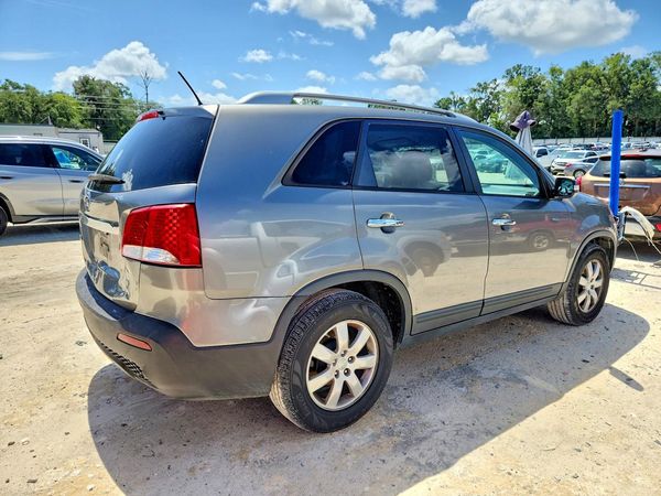 2013 KIA SORENTO Base / LX