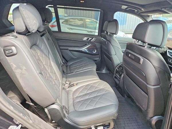 2025 BMW X7