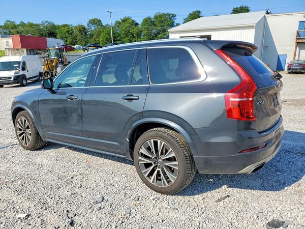2021 VOLVO XC90 Momentum