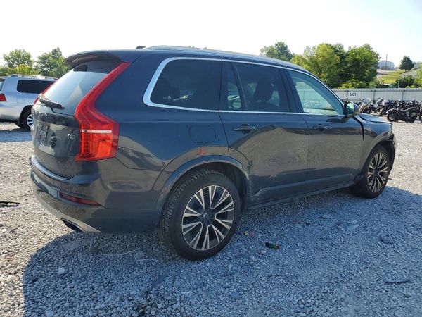 2021 VOLVO XC90 Momentum