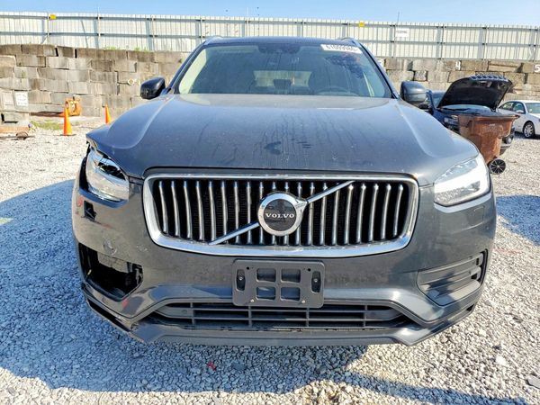 2021 VOLVO XC90 Momentum