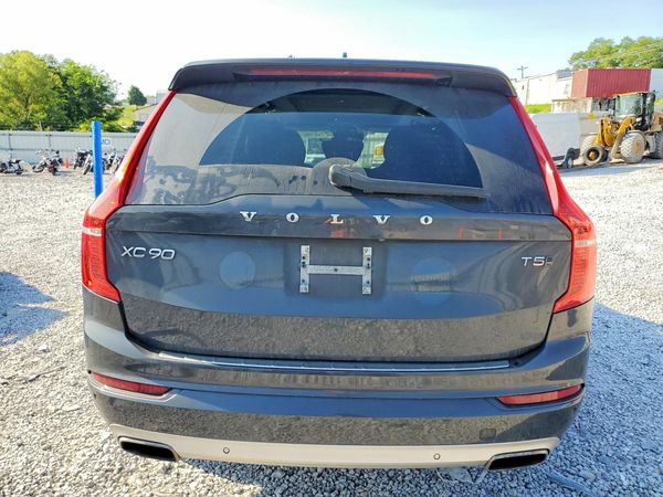 2021 VOLVO XC90 Momentum