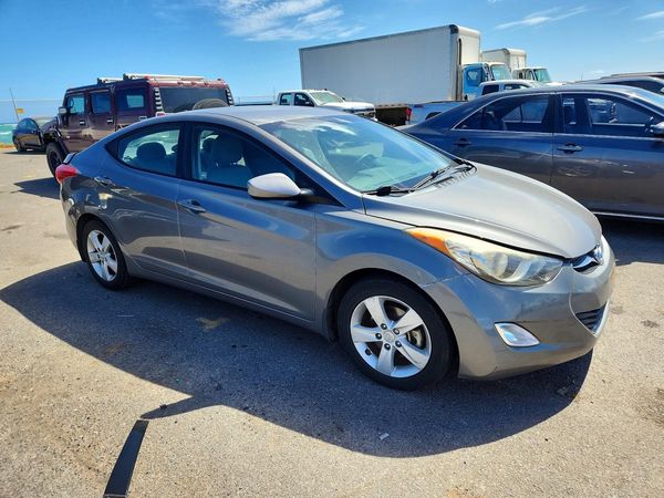 2013 HYUNDAI ELANTRA