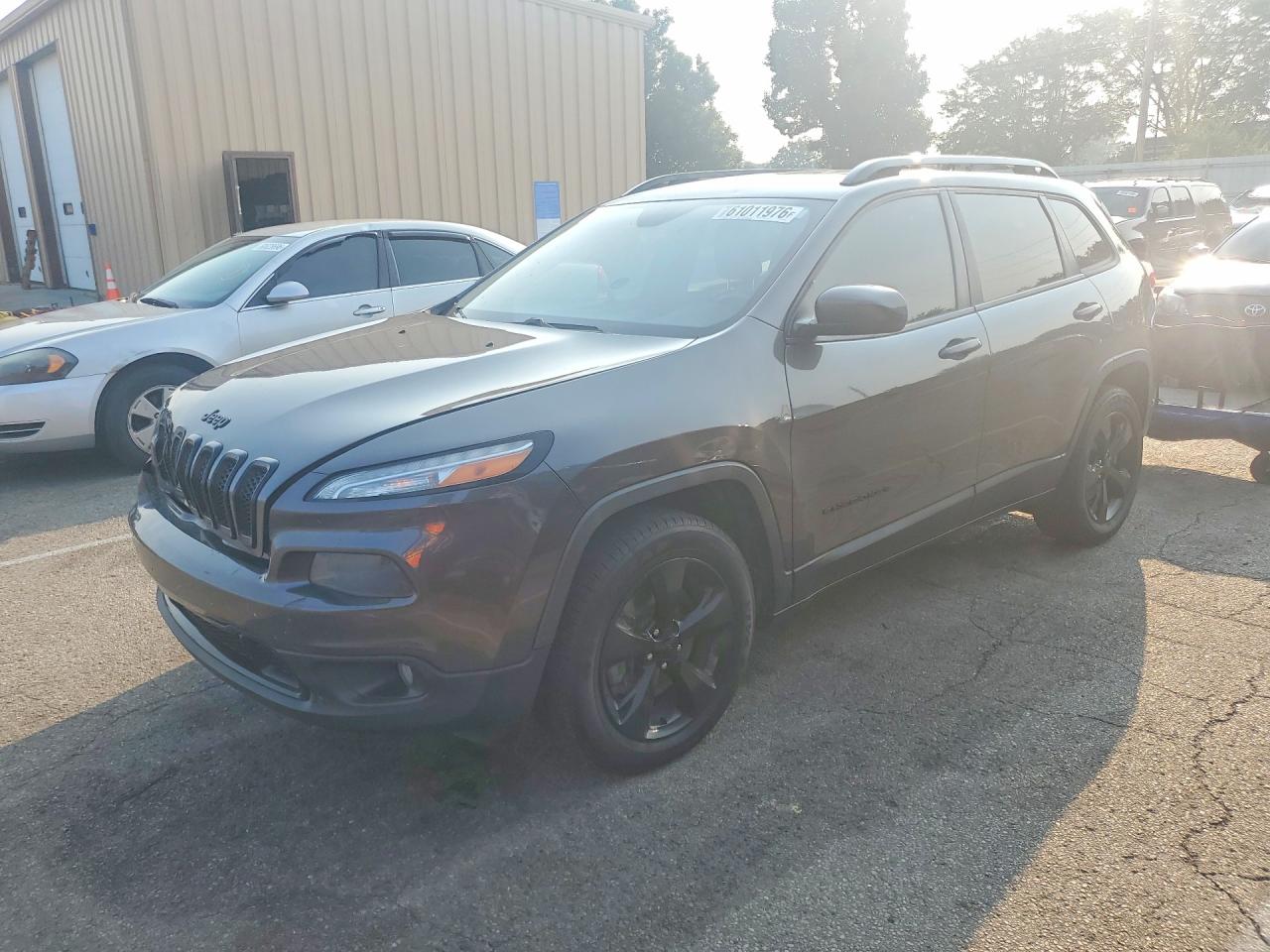 2018 JEEP CHEROKEE — Front 3/4