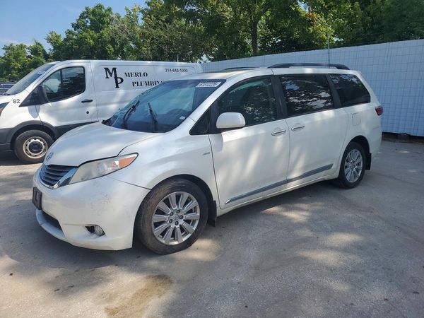 2017 TOYOTA SIENNA