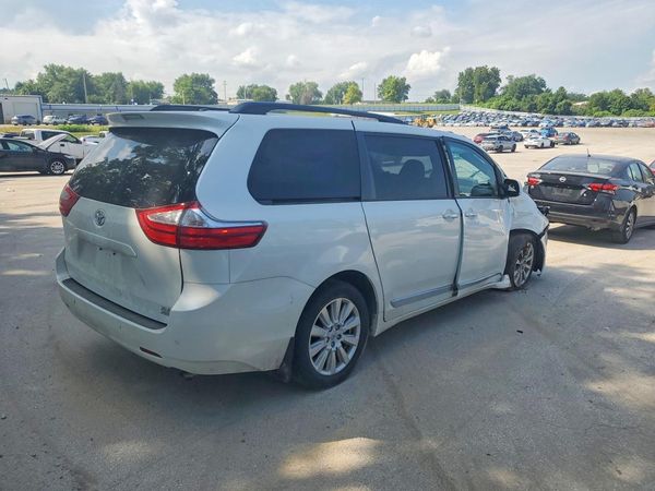 2017 TOYOTA SIENNA