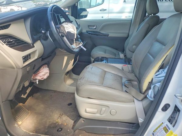 2017 TOYOTA SIENNA