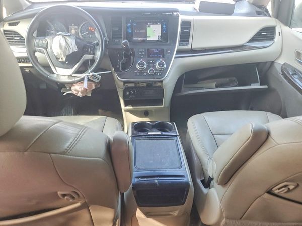 2017 TOYOTA SIENNA