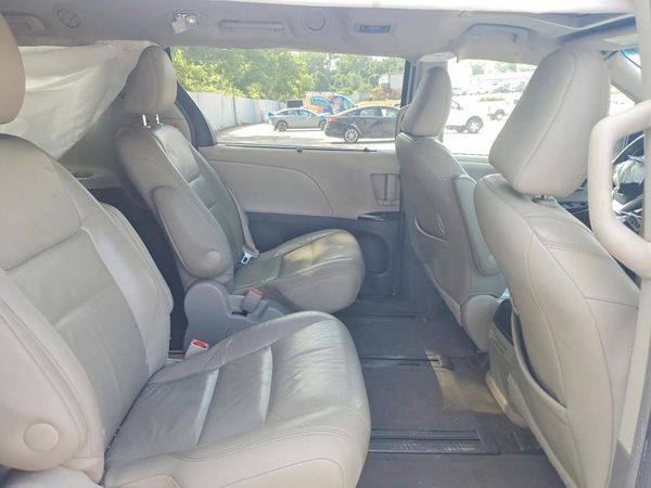 2017 TOYOTA SIENNA