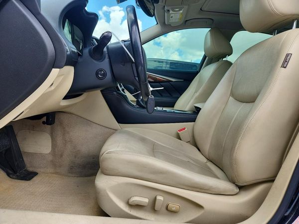 2015 INFINITI Q50