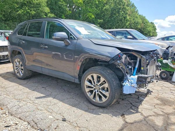 2022 TOYOTA RAV4 XLE Premium