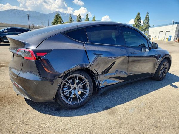 2025 TESLA MODEL Y