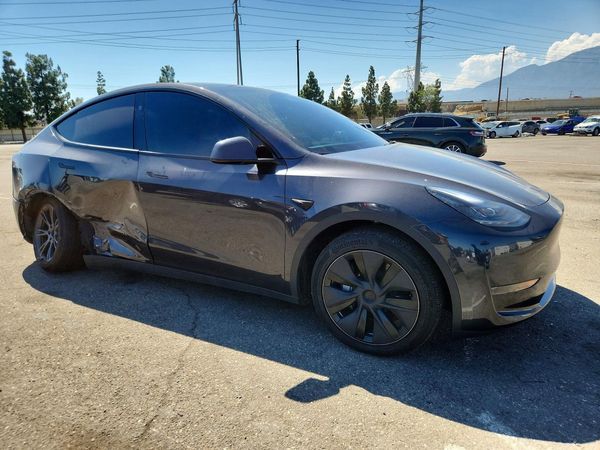 2025 TESLA MODEL Y