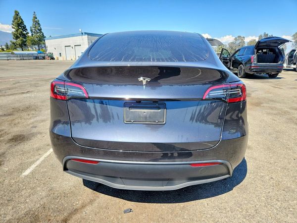 2025 TESLA MODEL Y