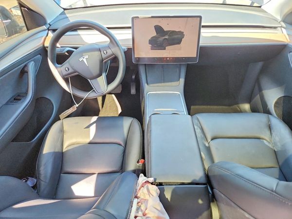 2025 TESLA MODEL Y