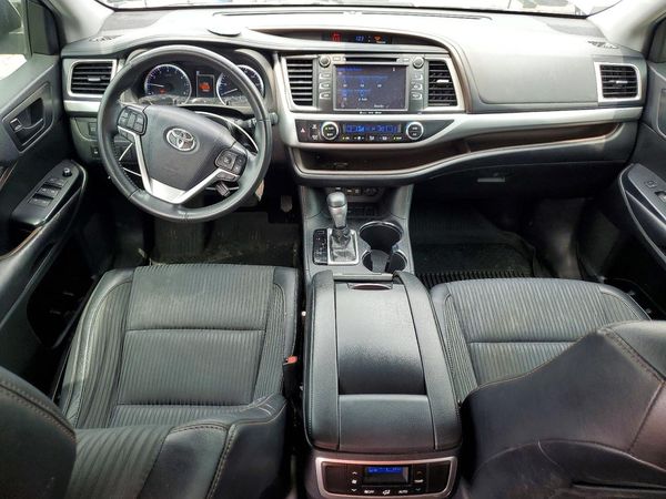 2019 TOYOTA HIGHLANDER LE/LE Plus