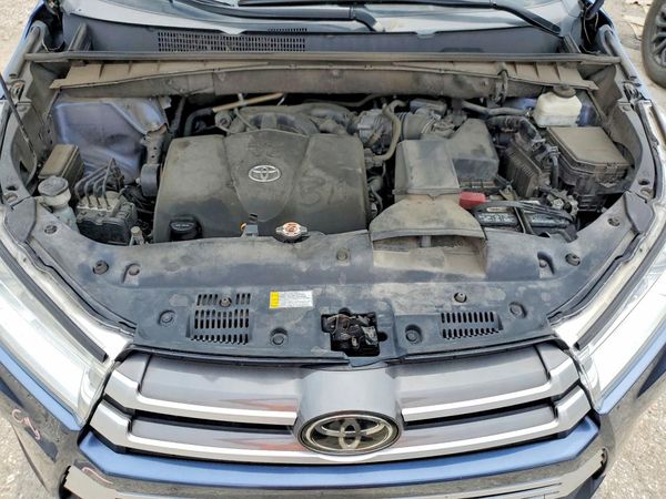 2019 TOYOTA HIGHLANDER LE/LE Plus