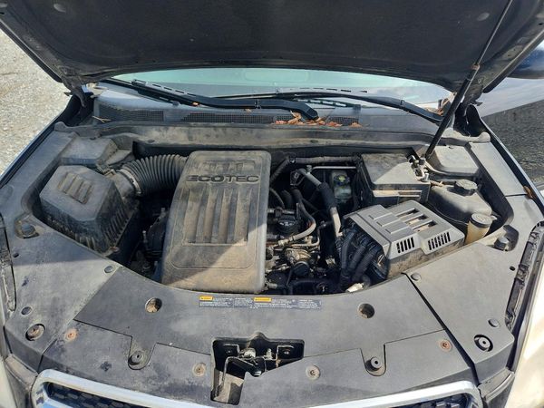 2013 CHEVROLET EQUINOX 1LT — Engine bay
