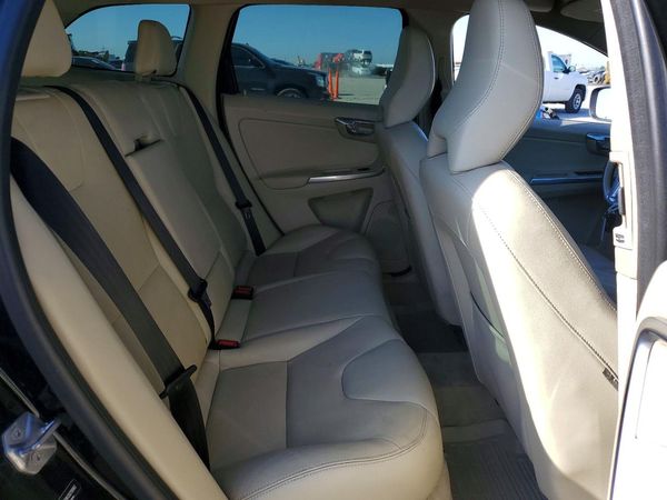 2016 VOLVO XC60