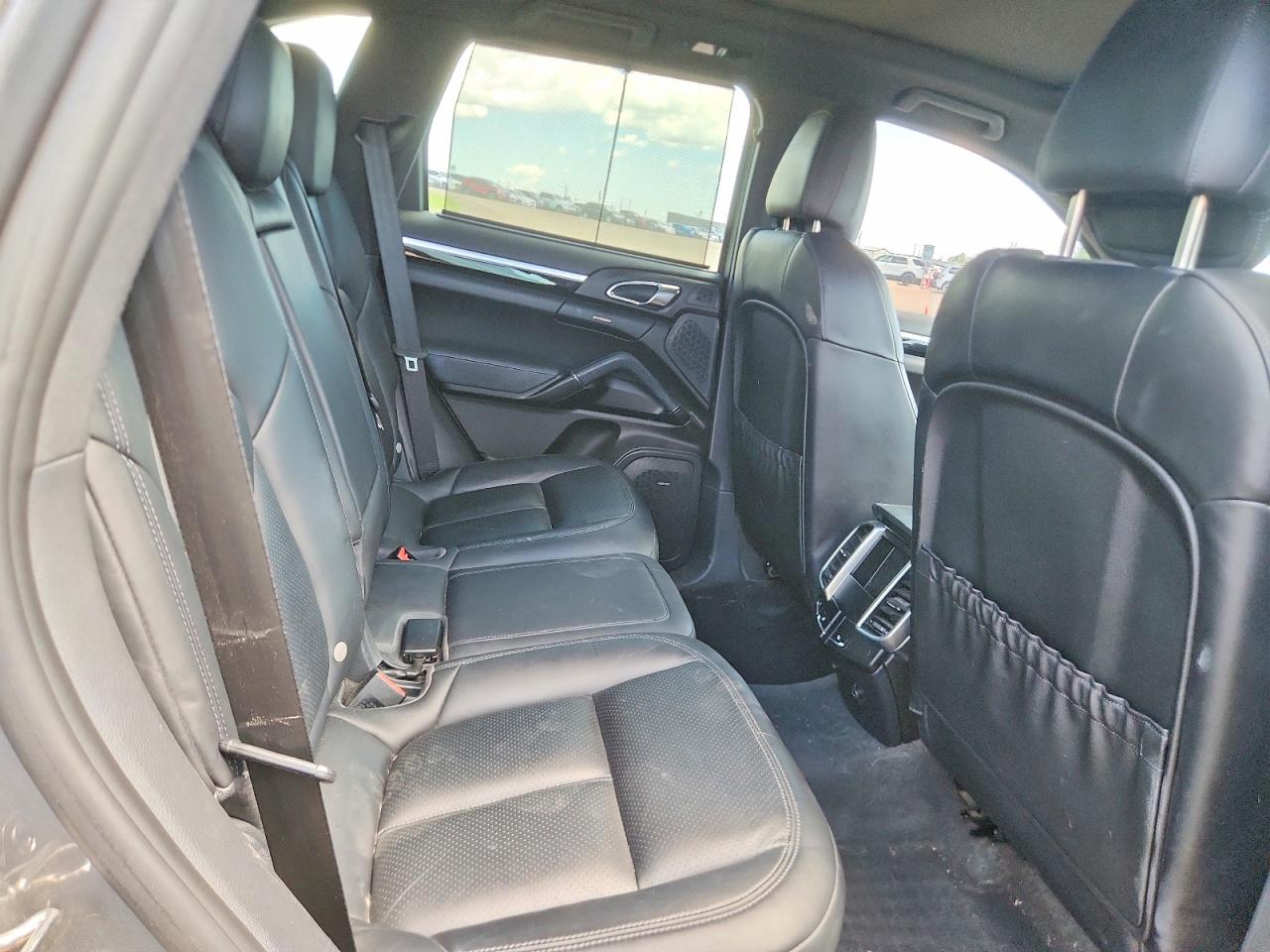 2016 PORSCHE CAYENNE