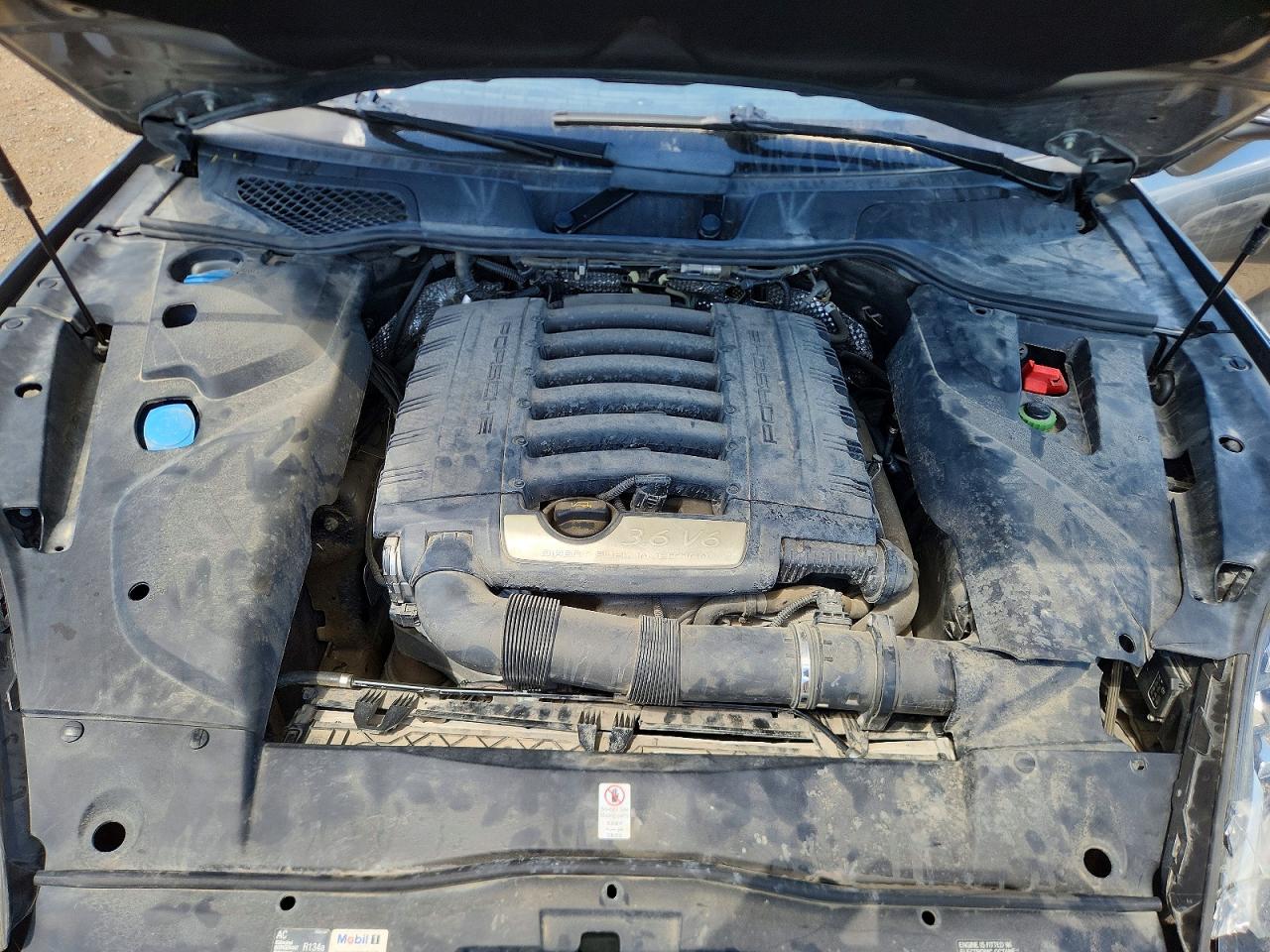 2016 PORSCHE CAYENNE