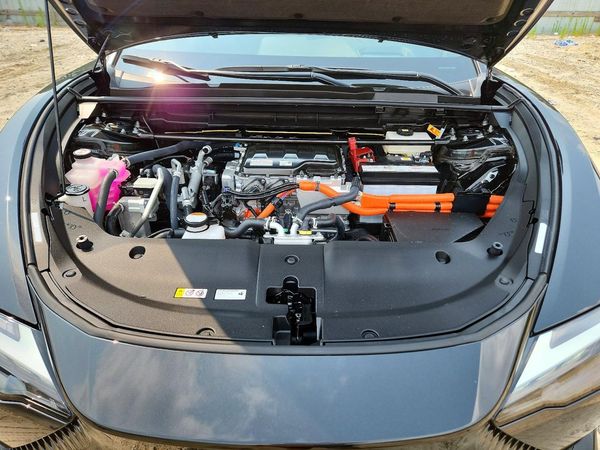 2025 LEXUS RZ 450e
