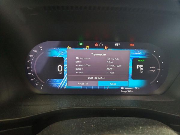 2022 VOLVO XC40