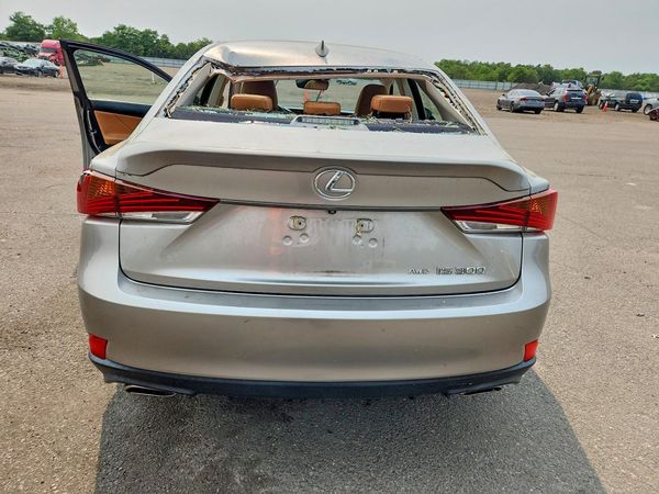 2018 LEXUS IS 300