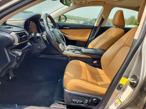 2018 LEXUS IS 300