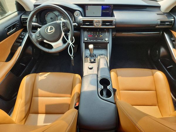 2018 LEXUS IS 300