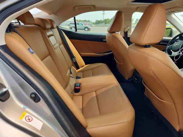 2018 LEXUS IS 300