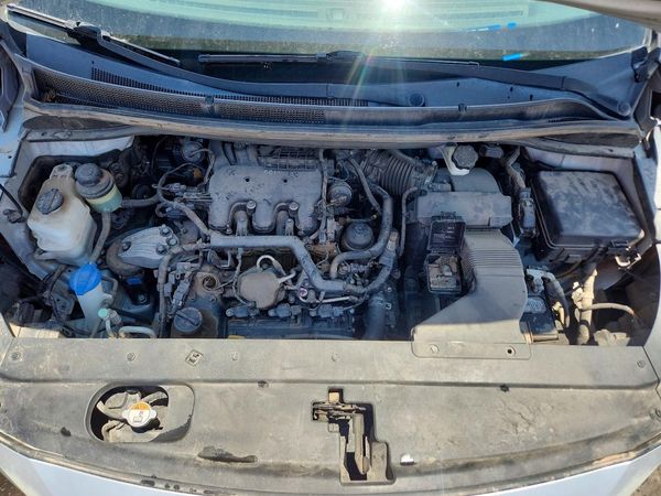 2016 KIA SEDONA LX - Middle-low
