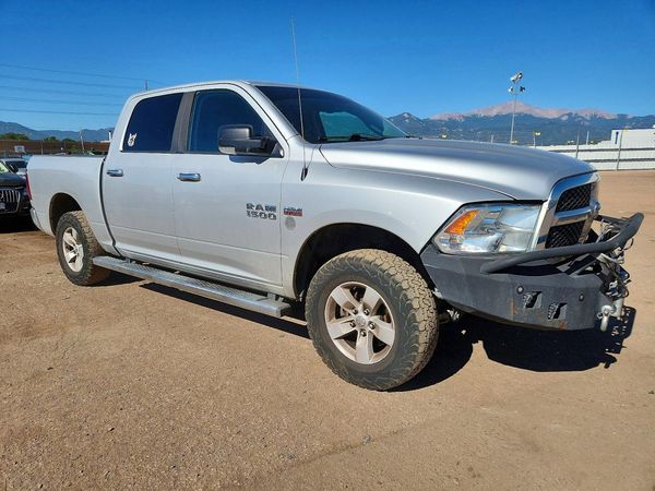 2016 RAM 1500 SLT