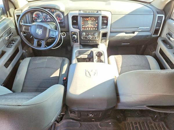 2016 RAM 1500 SLT