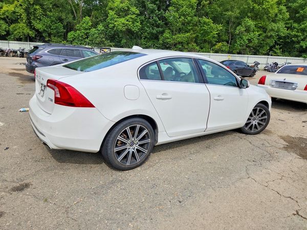 2017 VOLVO S60