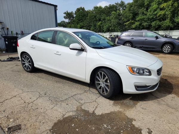 2017 VOLVO S60