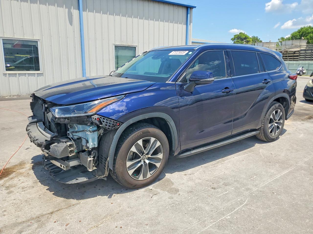 2021 TOYOTA HIGHLANDER XLE