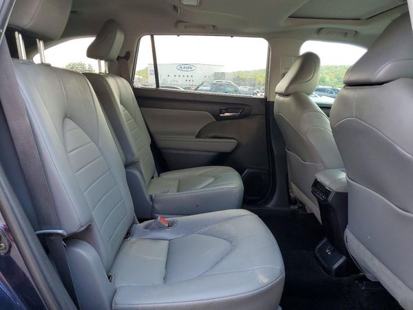 2021 TOYOTA HIGHLANDER XLE