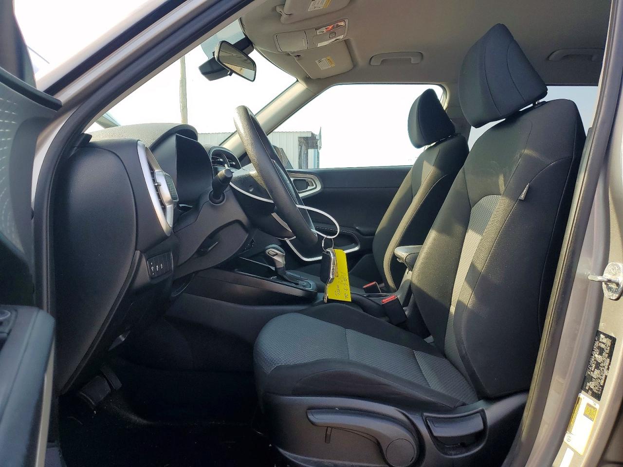 2023 KIA SOUL LX, S