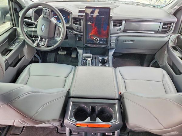 2025 FORD F150 XLT