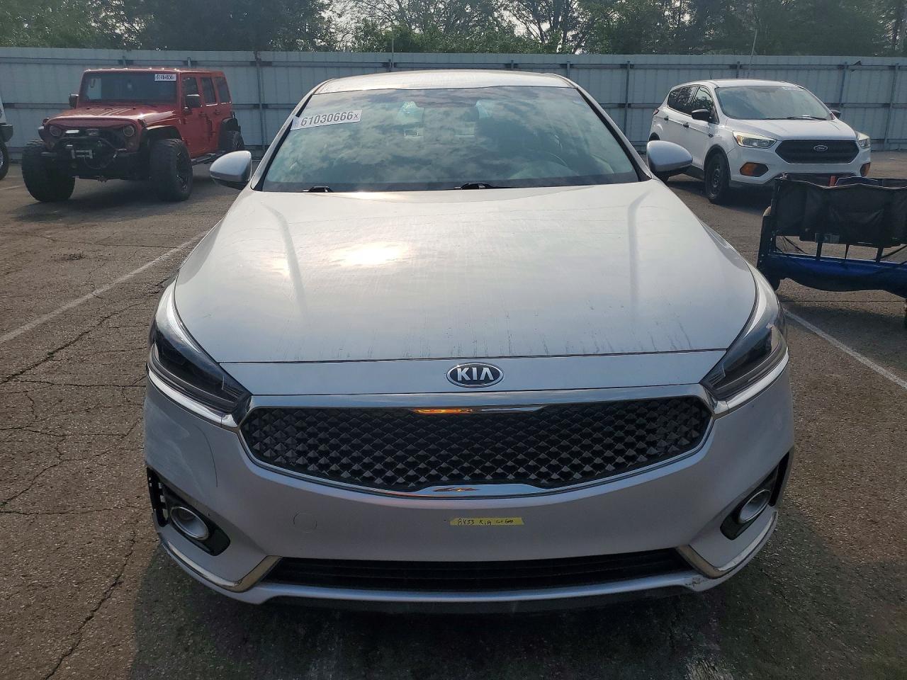 2017 KIA CADENZA Premium