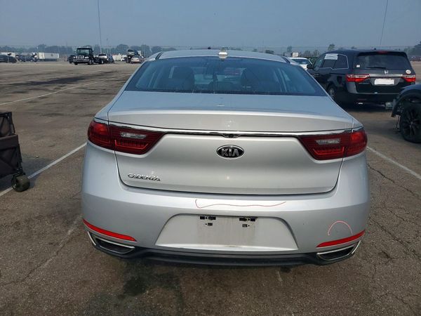 2017 KIA CADENZA Premium