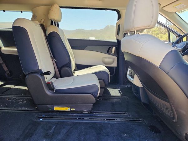 2026 KIA CARNIVAL EX