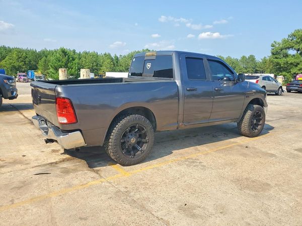 2017 RAM 1500 SLT QUAD CAB 4X4